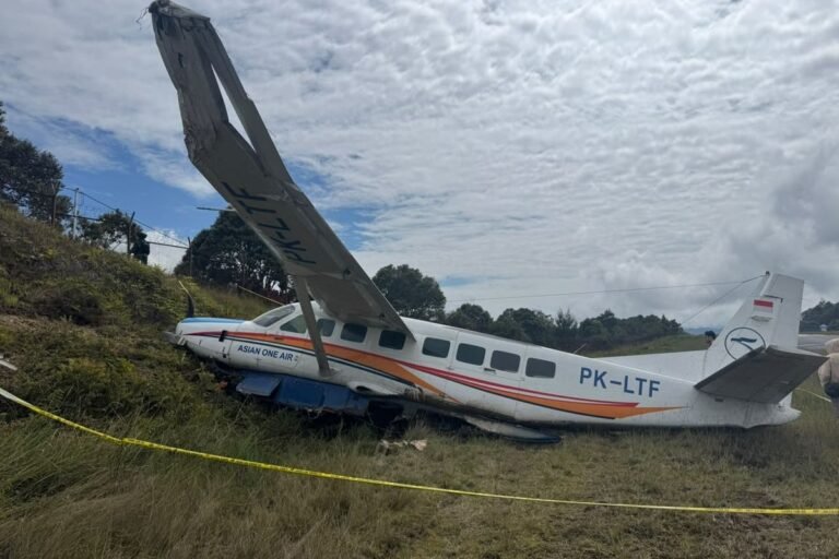 Pesawat Asian One Rute Timika–Sugapa Tergelincir di Bandara Bilorai Papua Tengah