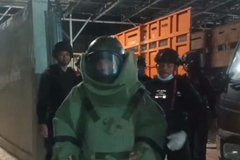 Ledakan di Lapak Barang Bekas Air Merbau, Brimob Investigasi Sumber Ledakan